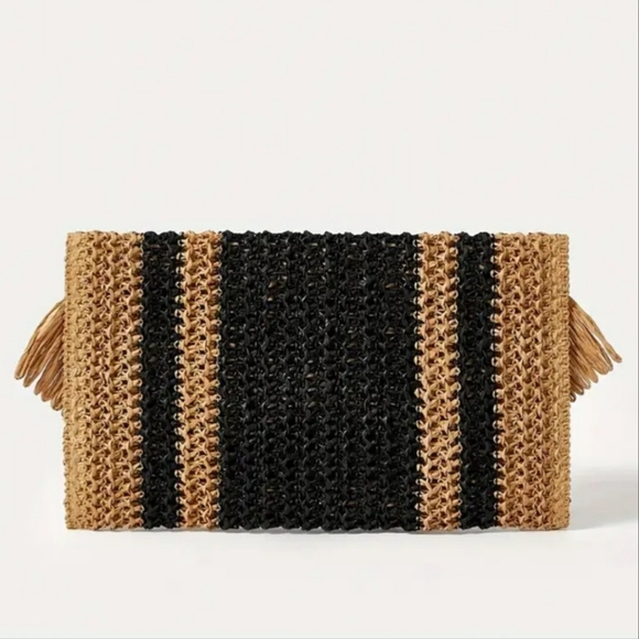 Straw Cluth - Picture 2 of 5